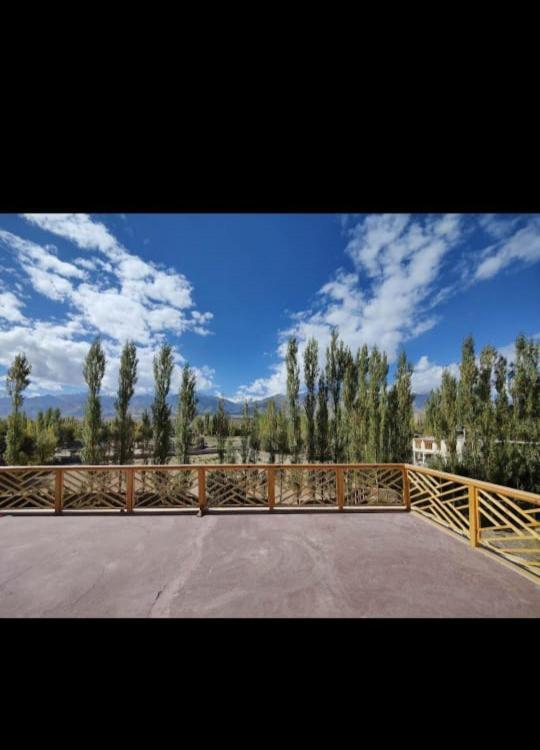 Sindhu Residency Hotel She Kültér fotó